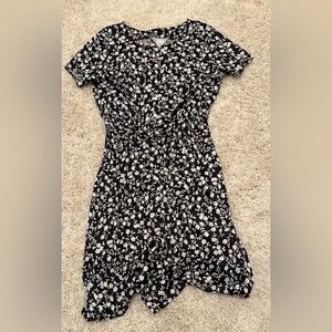 Floral black-and-white print vintage Blair short sleeve dress with pockets. XL